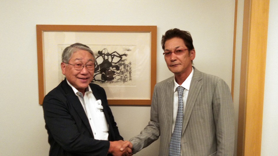 馬場旧会長(左側）と濵部新会長（右側）